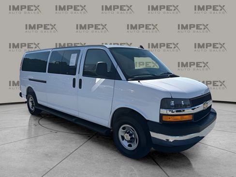 Used 2025 Chevrolet Express 3500 LT w/ LT Preferred Equipment Group RWD image 7