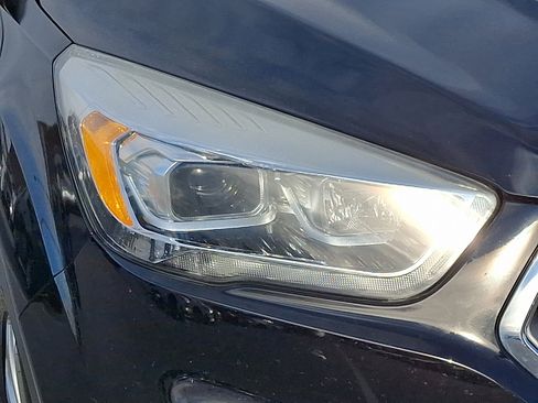 Used 2018 Ford Escape Titanium image 9