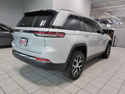 Used 2024 Jeep Grand Cherokee Limited AWD/4WD image 10
