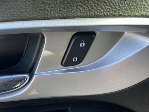 Used 2016 Chevrolet Equinox LTZ w/ Enhanced Convenience Package image 10