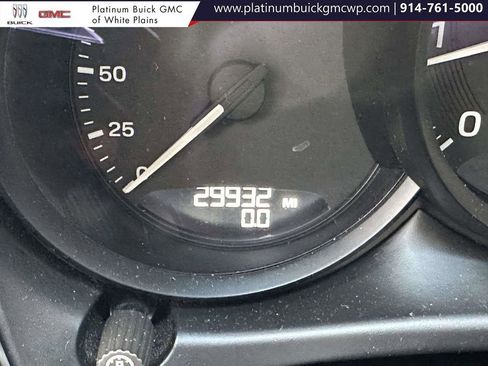 Used 2023 Porsche Macan image 32