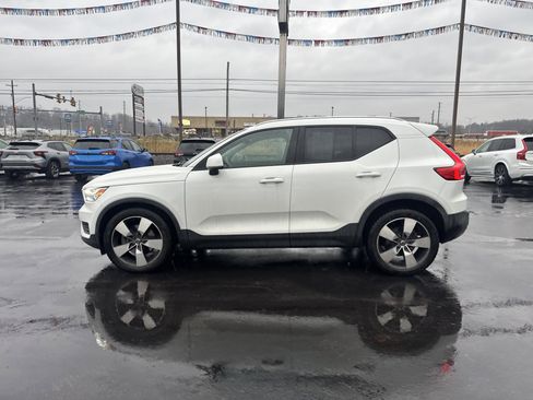 Used 2020 Volvo XC40 T5 Momentum image 7