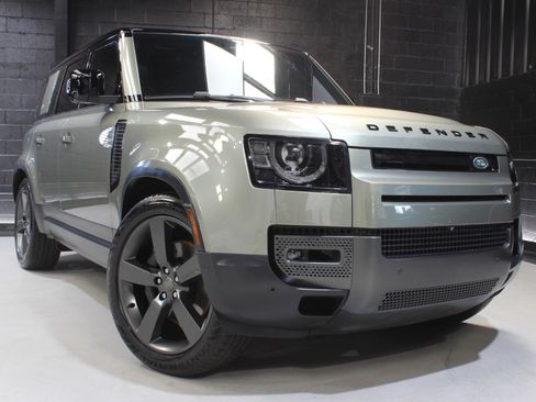 Used 2024 Land Rover Defender 110 SE image 7