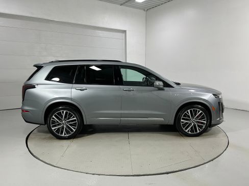 Used 2024 Cadillac XT6 Sport w/ Technology Package AWD/4WD image 40