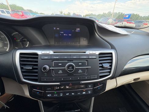 Used 2017 Honda Accord LX image 17