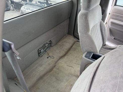 Used 1998 Chevrolet S10 Pickup LS image 13