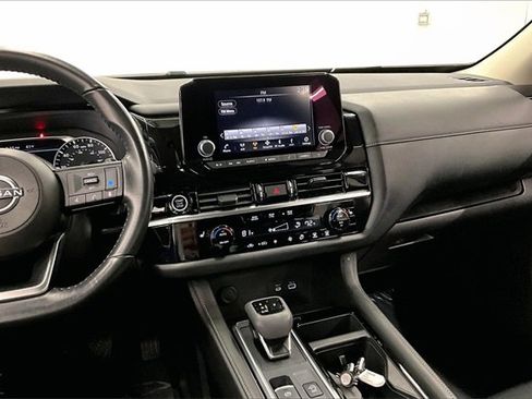 Used 2024 Nissan Pathfinder SV image 6