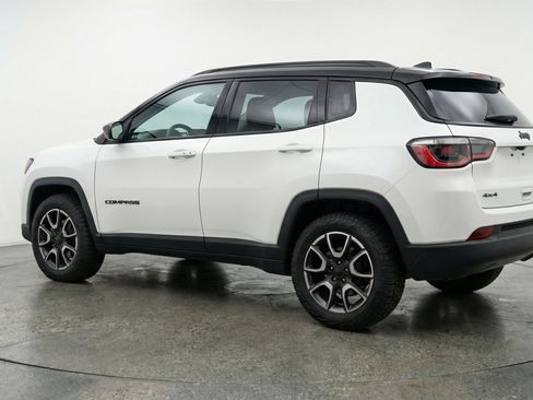 Used 2025 Jeep Compass Trailhawk AWD/4WD image 6