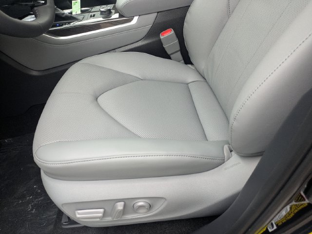 New 2026 Toyota Highlander Limited AWD/4WD image 16
