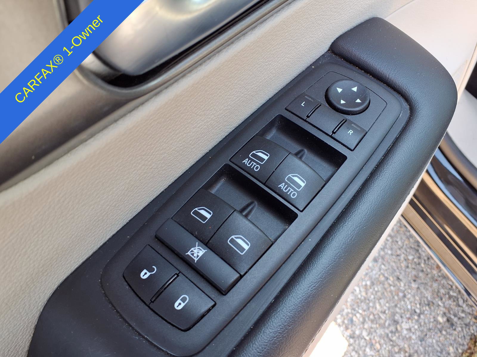 Used 2024 Chrysler Pacifica Limited FWD image 18