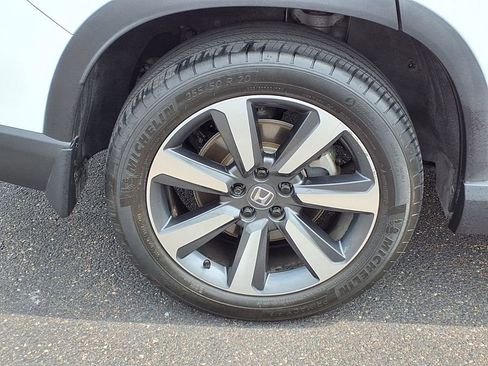 Used 2025 Honda Pilot Touring image 9