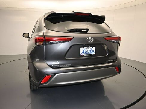 Used 2023 Toyota Highlander Platinum FWD image 25