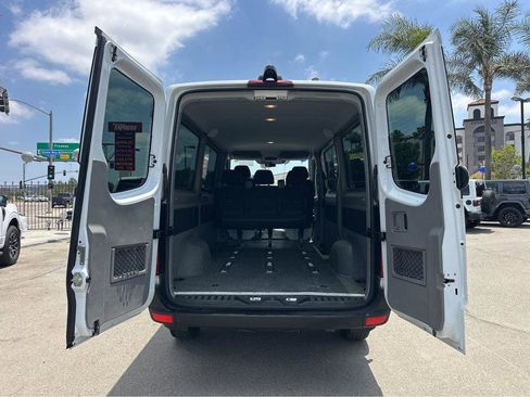 Used 2015 Mercedes-Benz Sprinter 2500 image 31