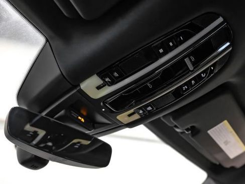 Used 2021 Porsche Cayenne AWD/4WD image 30