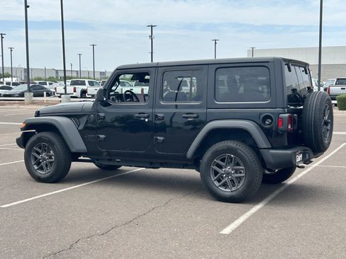 Used 2025 Jeep Wrangler Unlimited Sport AWD/4WD image 3