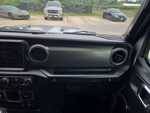Used 2018 Jeep Wrangler Unlimited Sport AWD/4WD image 20