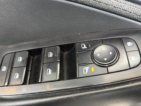 Used 2023 Nissan Rogue S AWD/4WD image 18