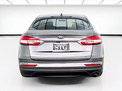 Used 2020 Ford Fusion SE FWD image 5