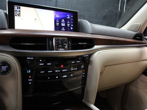 Used 2021 Lexus LX 570 4WD w/ Luxury Package image 58