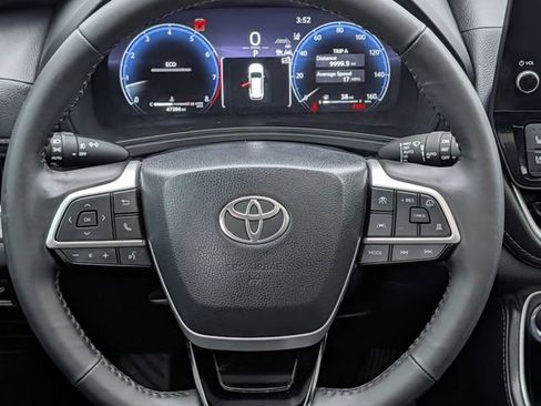 Used 2024 Toyota Grand Highlander AWD image 13
