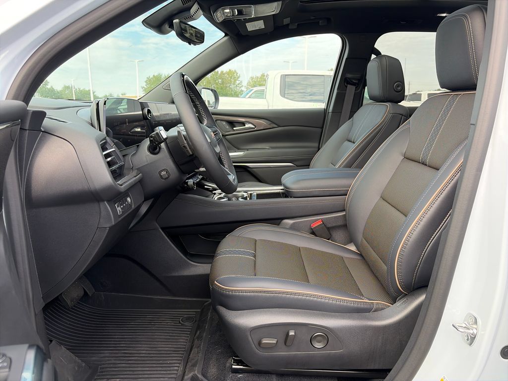 New 2026 Chevrolet Traverse High Country w/ LPO, Floor Liner Package AWD/4WD image 16