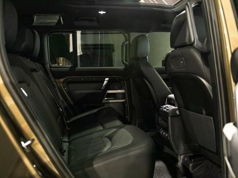 Used 2022 Land Rover Defender 110 X-Dynamic SE AWD/4WD image 14