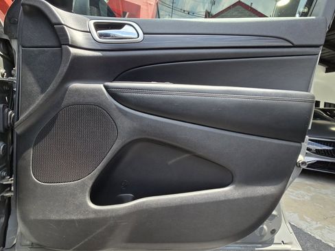 Used 2020 Jeep Grand Cherokee Altitude image 27