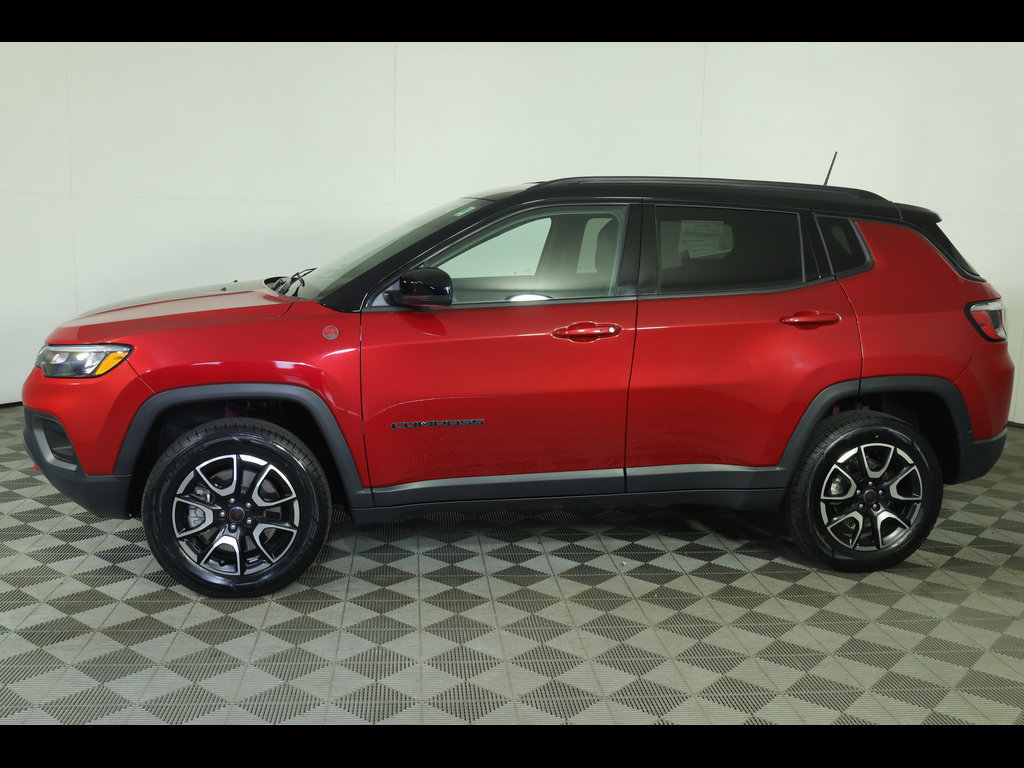 Used 2025 Jeep Compass Trailhawk AWD/4WD image 13