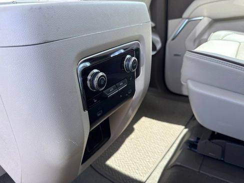 Used 2022 GMC Yukon XL Denali w/ Denali Premium Package RWD image 12