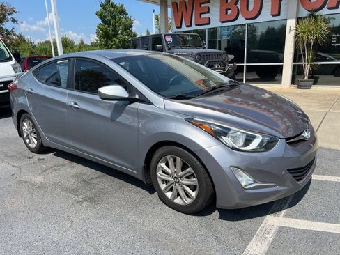 Used 2016 Hyundai Elantra SE w/ Option Group 02 FWD image 1