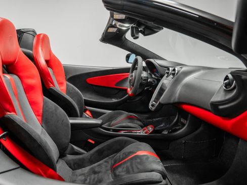 Used 2018 McLaren 570S Spider RWD image 21