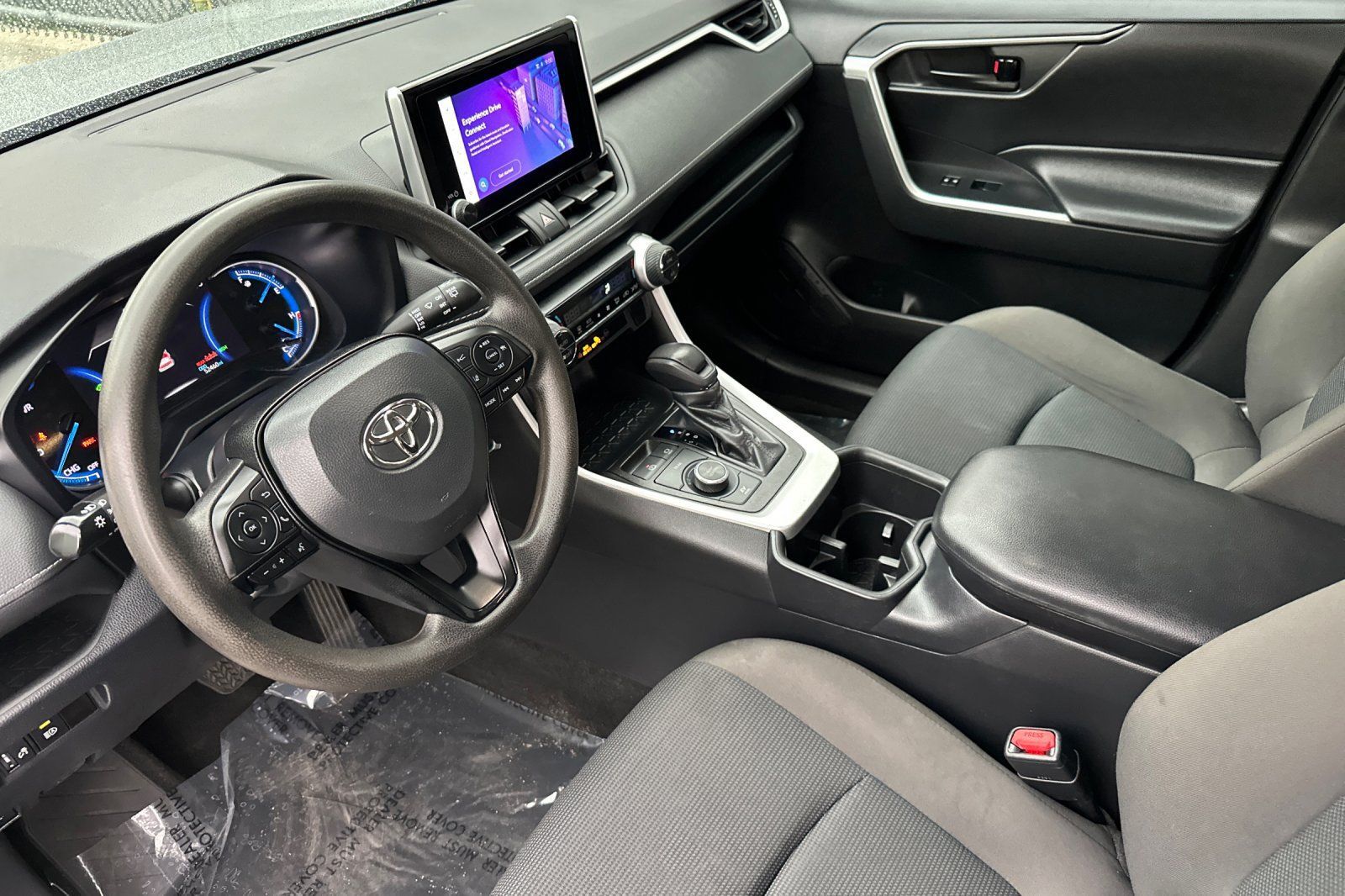 Used 2023 Toyota RAV4 LE AWD/4WD image 10