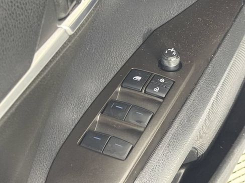 Used 2022 Toyota Camry SE FWD image 14
