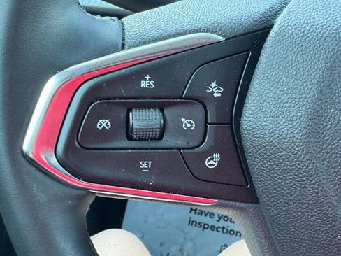 Used 2025 Chevrolet Trax LT w/ LT Convenience Package image 17