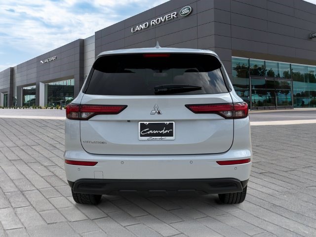 Used 2022 Mitsubishi Outlander ES FWD image 4