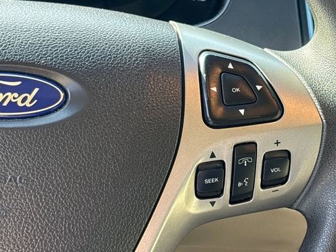 Certified 2017 Ford Taurus SE image 21