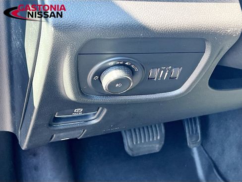 Used 2021 Jeep Grand Cherokee L Overland w/ Luxury Tech Group IV AWD/4WD image 13