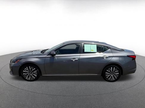 Used 2023 Nissan Altima 2.5 SV FWD image 9