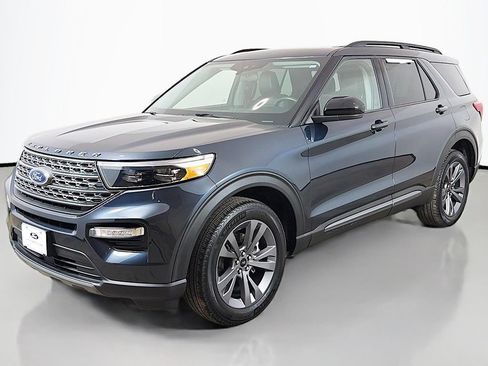 Used 2023 Ford Explorer XLT w/ Equipment Group 202A AWD/4WD image 12