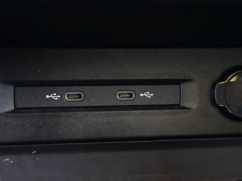 Used 2023 Volkswagen Taos SE w/ Panoramic Sunroof Package image 16