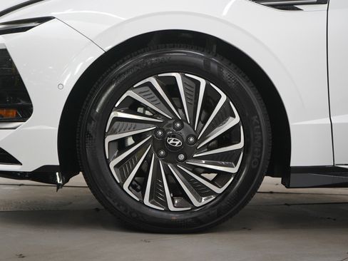 Certified 2025 Hyundai Sonata Limited FWD image 29