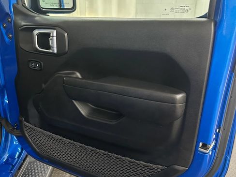 Used 2024 Jeep Wrangler Unlimited w/ Convenience Group AWD/4WD image 35
