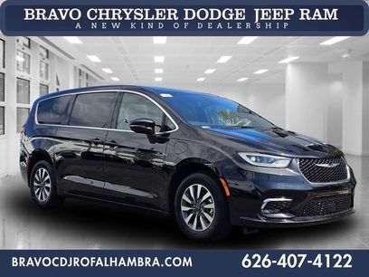 New 2026 Chrysler Pacifica Select