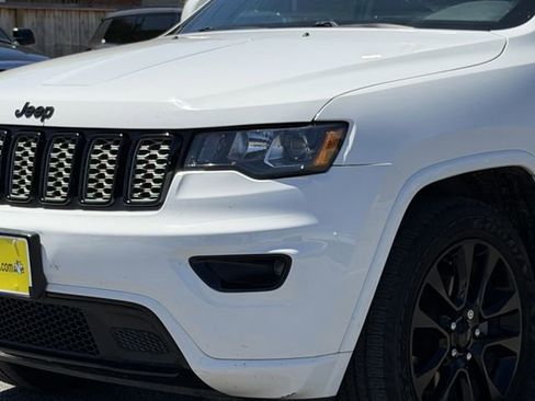 Used 2017 Jeep Grand Cherokee Altitude AWD/4WD image 6