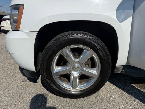 Used 2011 Chevrolet Suburban LT image 25