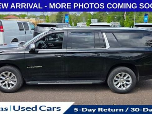 Used 2024 Chevrolet Suburban Premier w/ Advanced Technology Package AWD/4WD image 4