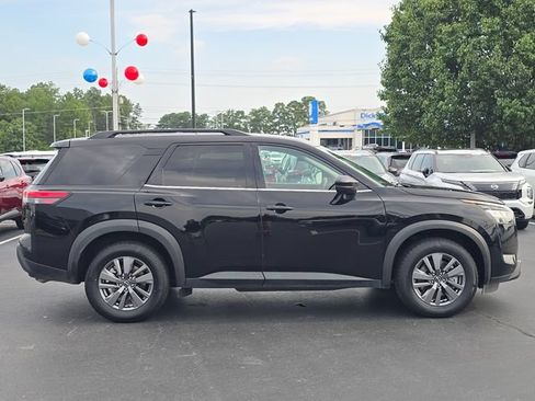 Certified 2024 Nissan Pathfinder SV FWD image 2