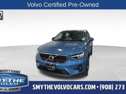 Certified 2025 Volvo XC40 B5 Plus AWD/4WD image 1