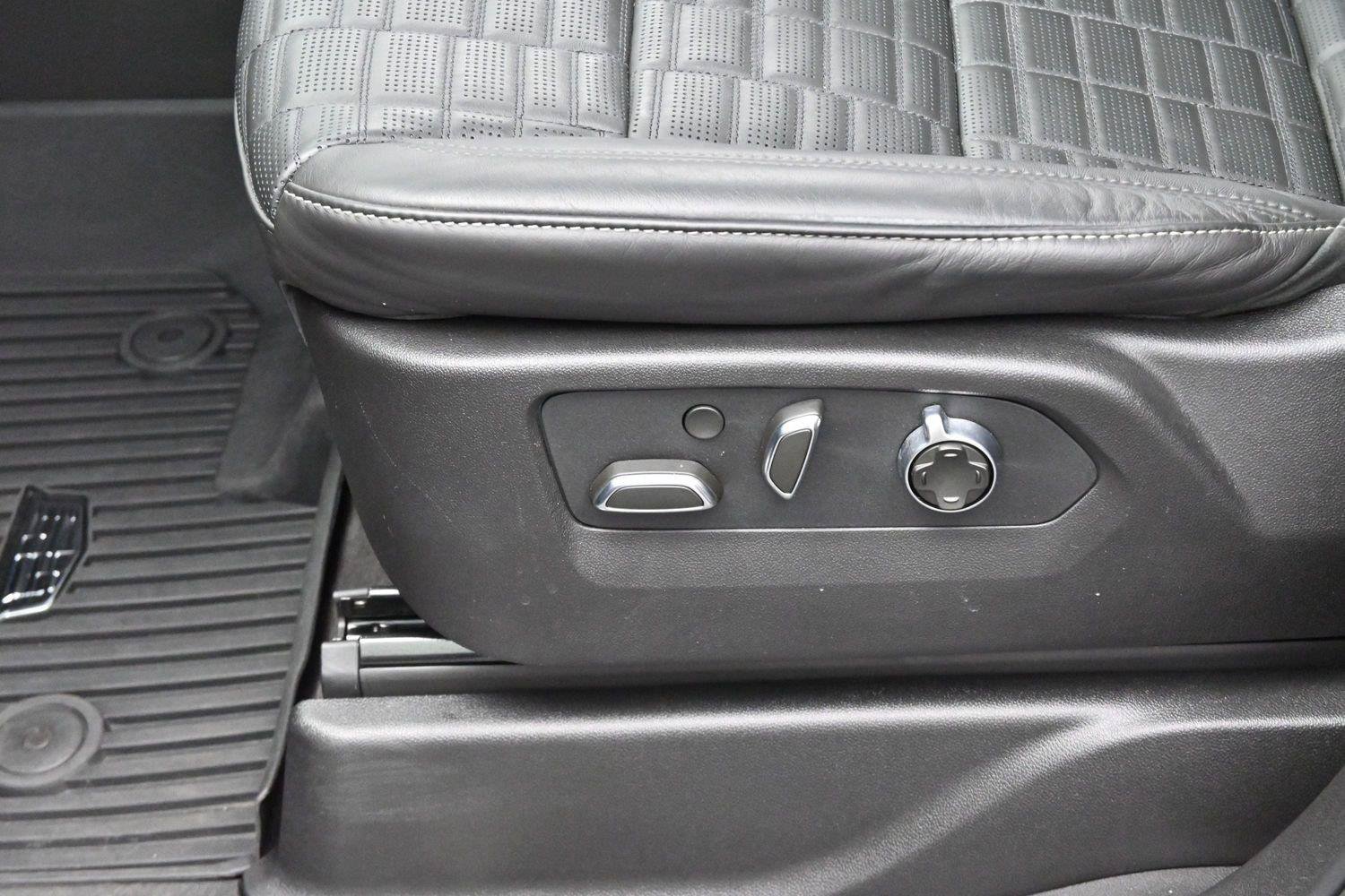 Used 2025 Cadillac Escalade V w/ LPO, ONYX Package AWD/4WD image 15