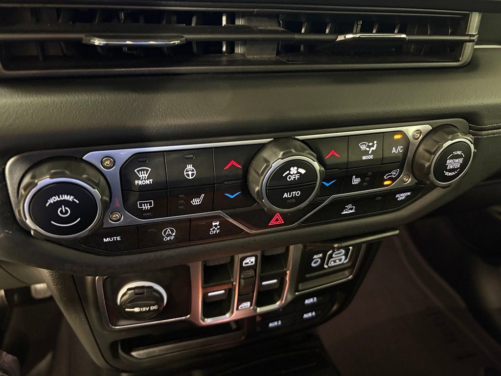 Used 2025 Jeep Gladiator Sport AWD/4WD image 26